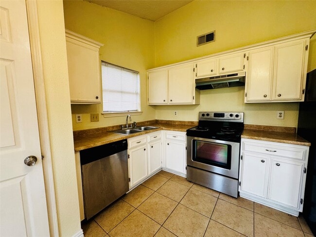 Photo - 17118 Amber Ridge Dr