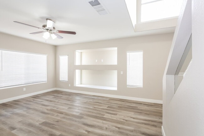 Photo - 3372 Epson St