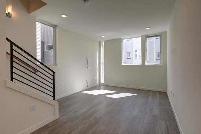 Photo - Stylish Capitol Hill Townhouse Living | 2 Bed + Den + Rooftop