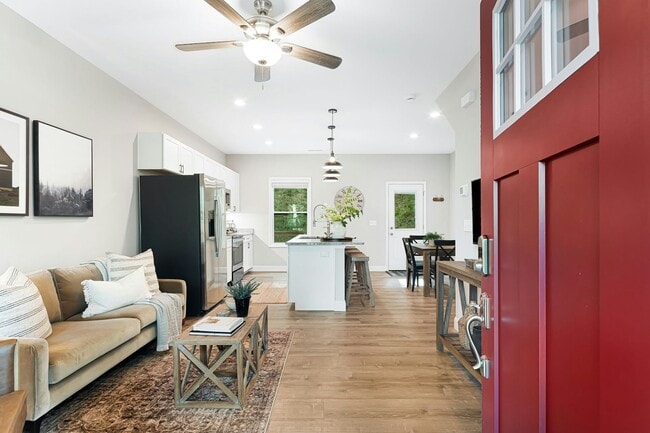 Photo - 461 Governors View Rd