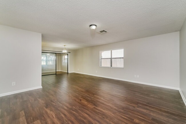 Photo - 104 Lake Daisy Terrace
