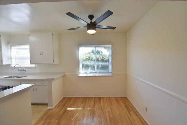 Photo - 1212 N Hollywood Way Unit B