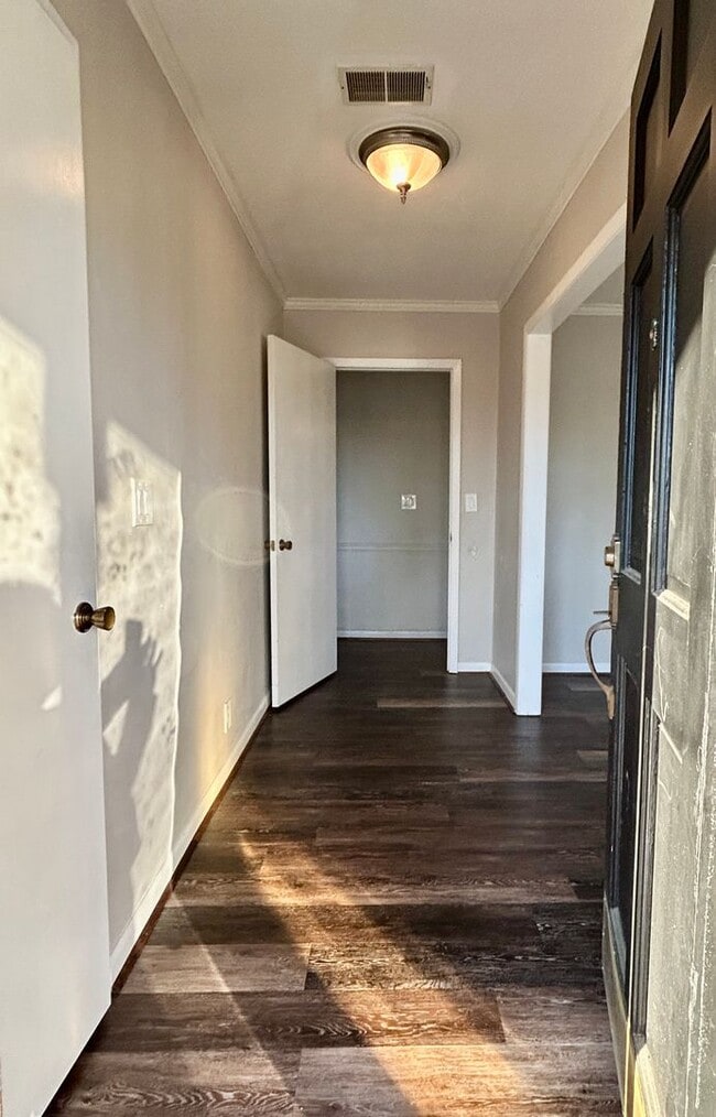 Photo - 1825 Edwardian Way