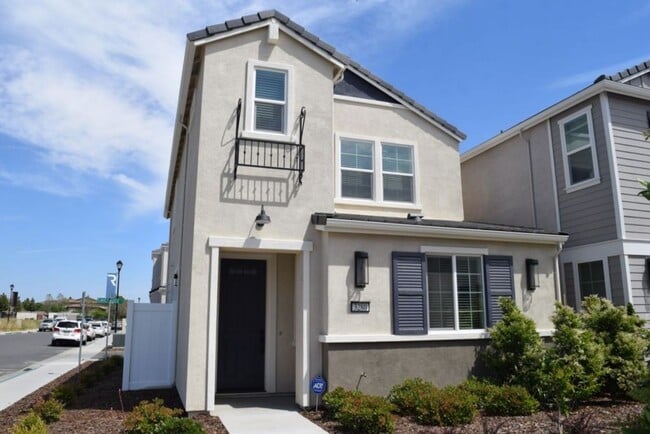 Building Photo - 3280 Chickadee Ct