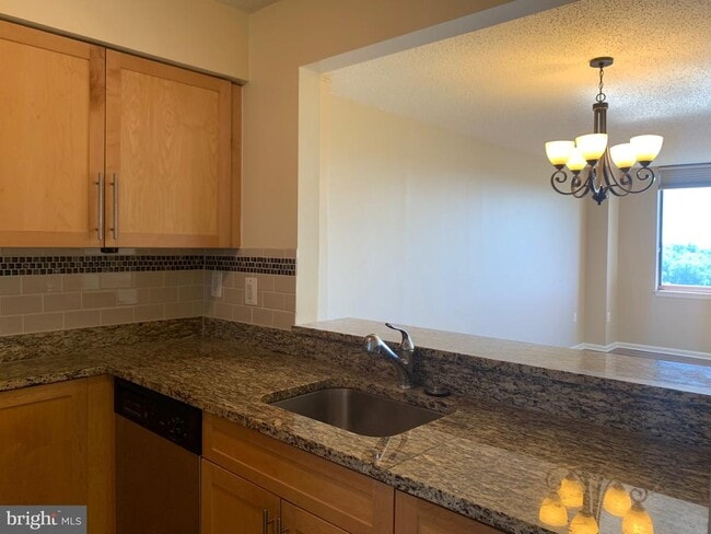 Photo - 10101 Grosvenor Pl Unit 2004
