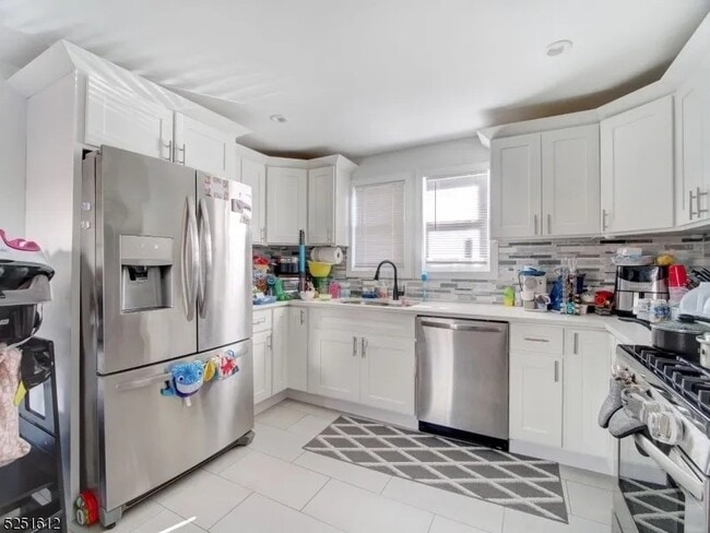 Photo - 1210 Roselle St