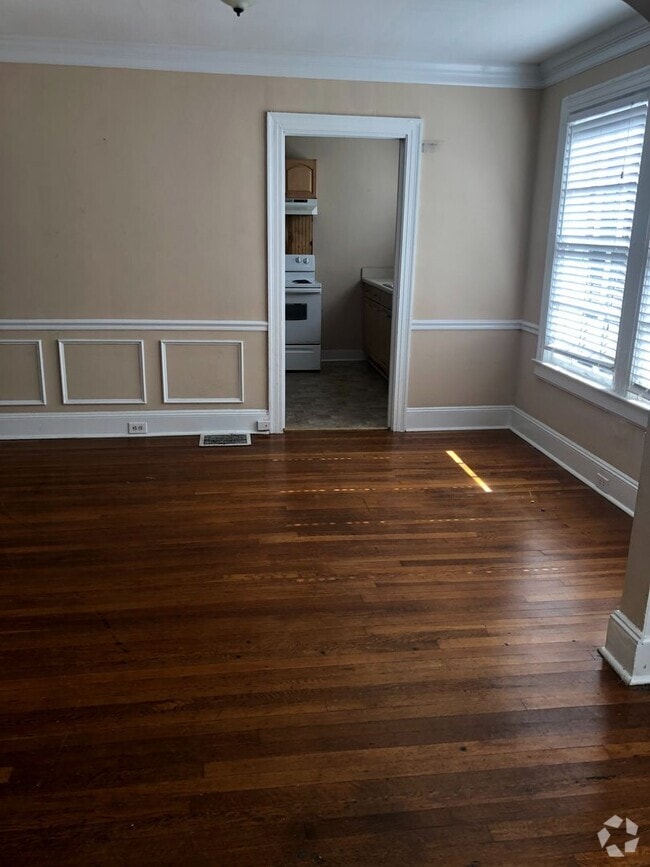Building Photo - 2 Bedroom 1 Bathroom Duplex Rental