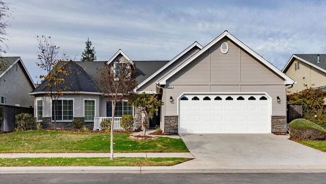Building Photo - Immaculate Clovis Home! Stylish Updates + ...