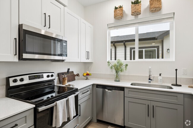 1BR, 1BA - 676SF - Kitchen - The Bungalows on Honeysuckle