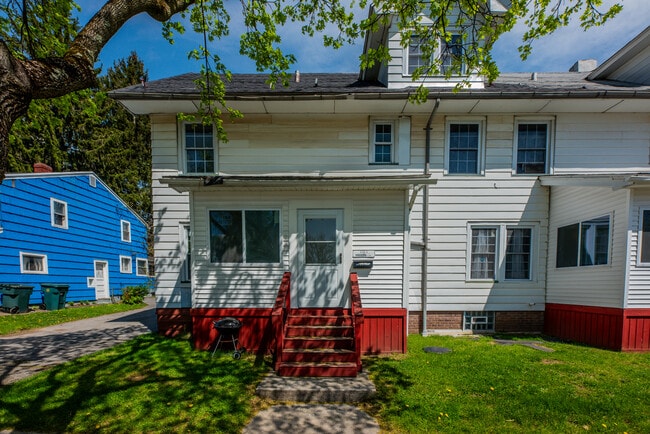 Building Photo - 575 Woodbine Ave Unit #3