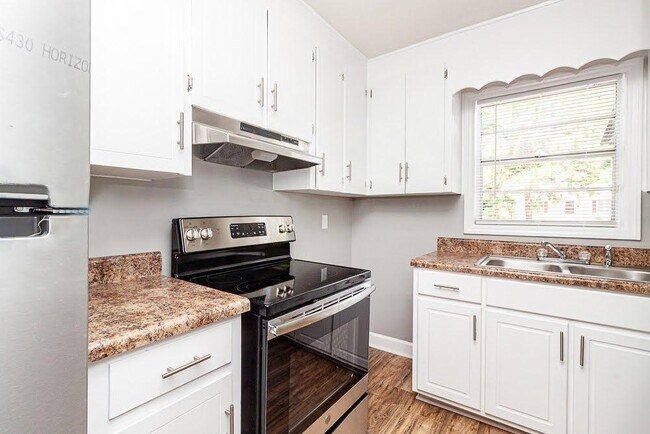 Photo - 1037 Proctor St