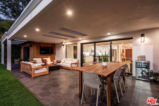 Photo - 22745 Erwin St