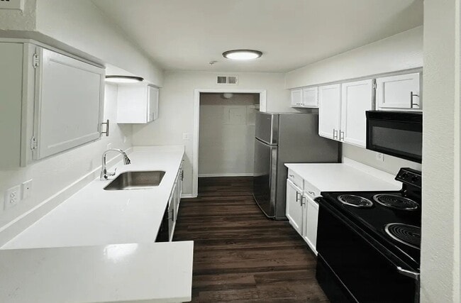 Building Photo - 1820 N Garrett Ave