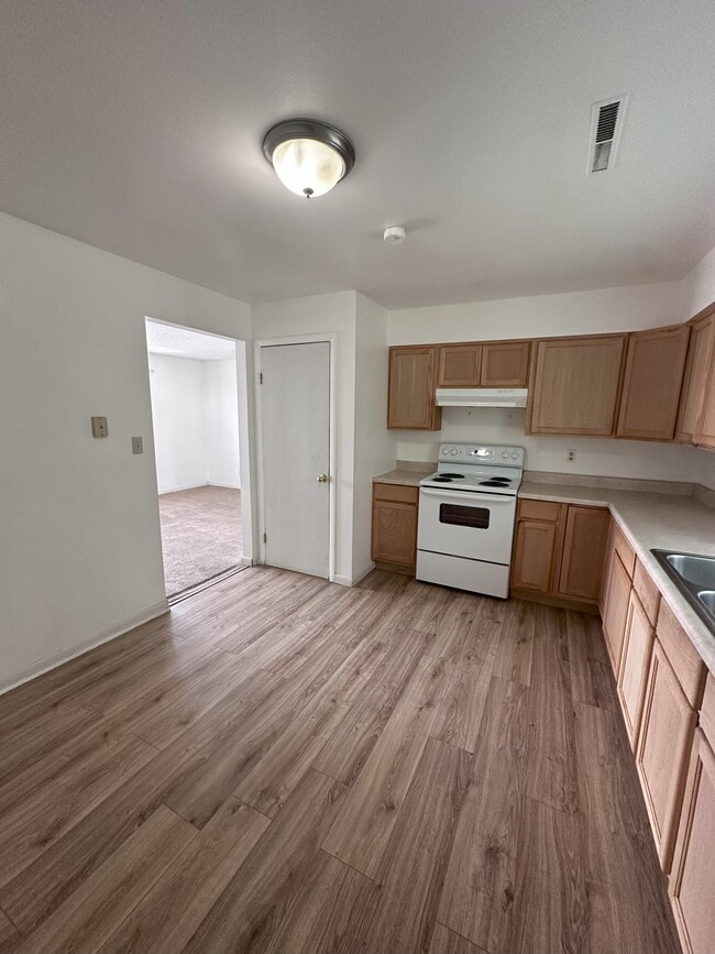 Photo - 1627 W Maple St Unidad K