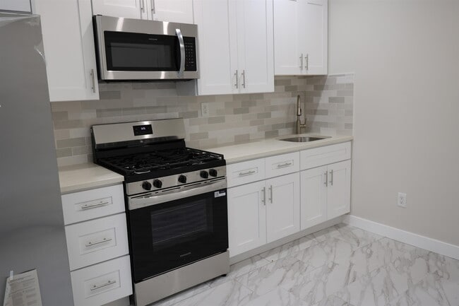 Building Photo - 541 70th St Unit 2nd FL L