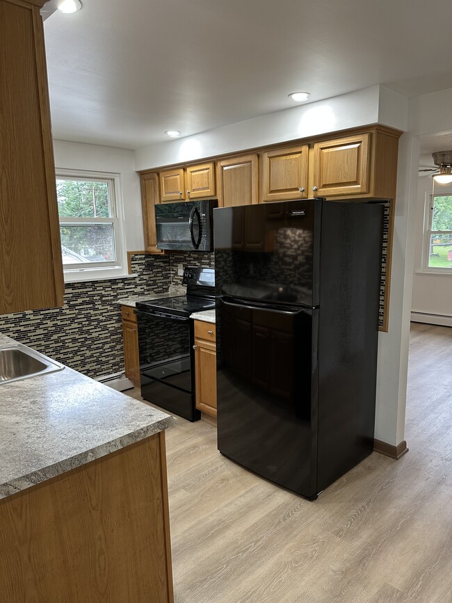 Building Photo - 292 Rumbold Ave Rental