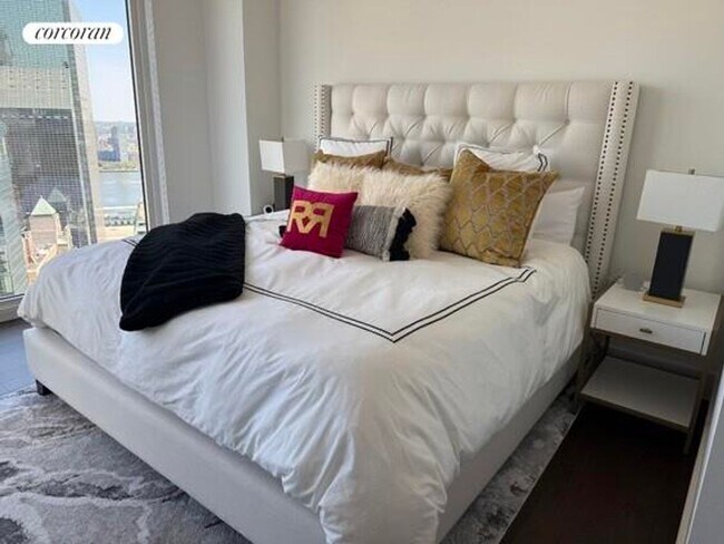 Photo - 222 E 44th St