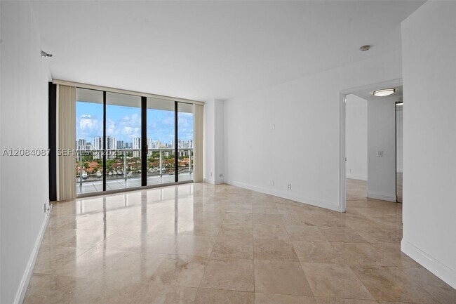 Photo - 3610 Yacht Club Dr Unit 1807