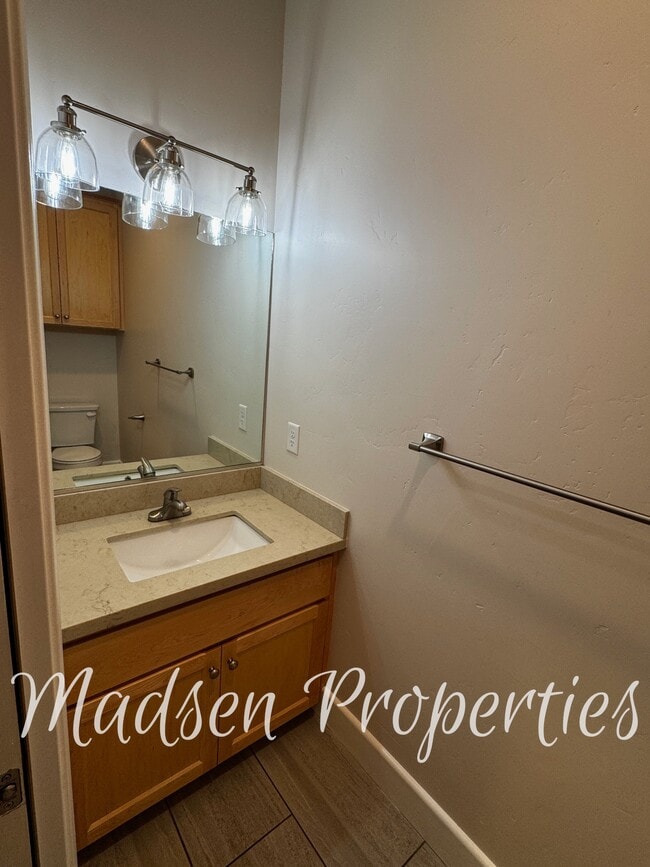 Photo - 2127 Hewitt Ave