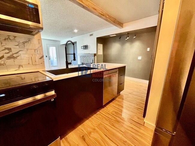 Photo - 5041 Garrison St