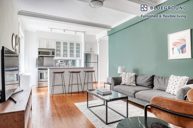 Photo - 210 W 70th St Unidad FL9-ID166