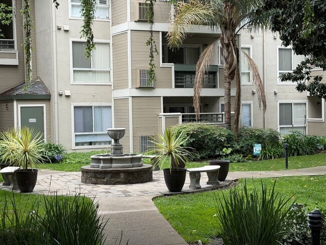 Building Photo - 2 Bed 2 Bath Condo In Walnut Creek W/ Garage Unit 321