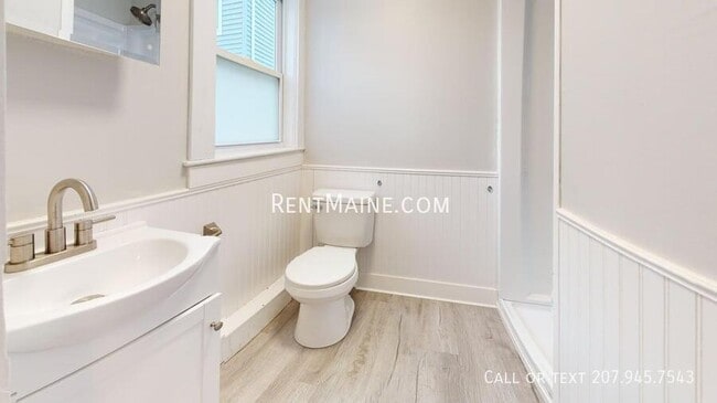 Photo - 200 Center St Unit 4