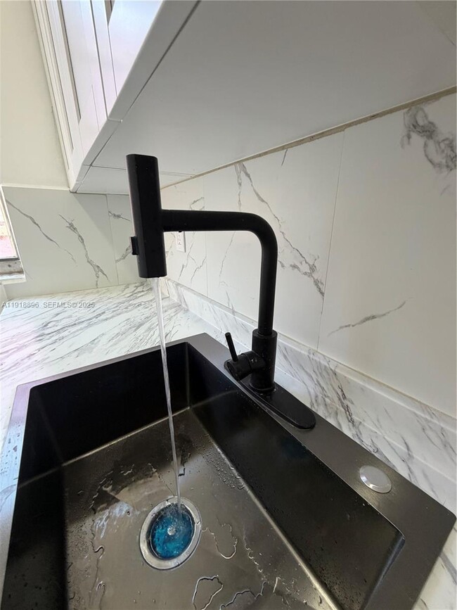 Photo - 1560 SW 5th St Unit 10