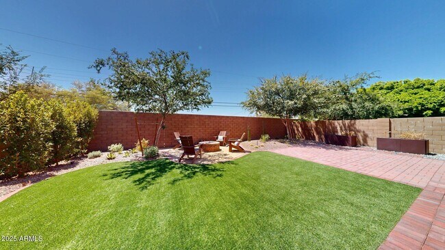 Photo - 209 E Beatryce St