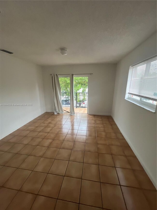 Photo - 415 E 24th St Unidad 3