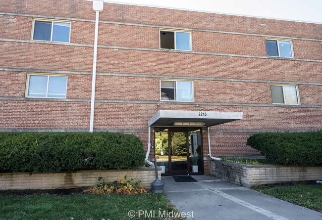 Photo - 2215 E 56th St Unidad 6