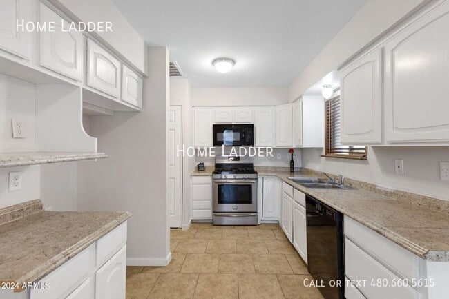 Photo - 416 W 12th St