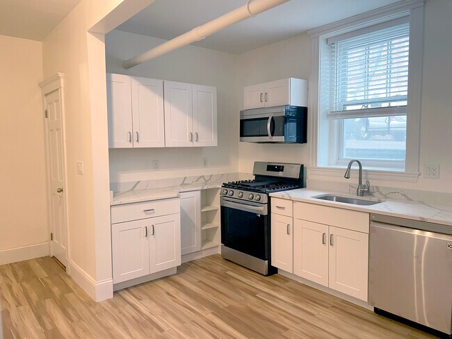 15 Thatcher St Unit B