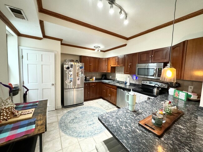 Building Photo - 71 Gainsborough St Unit 201