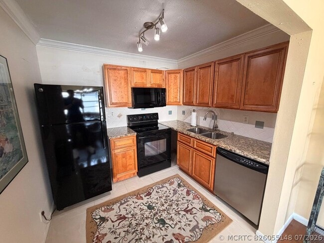 Building Photo - 569 Normandy Ln