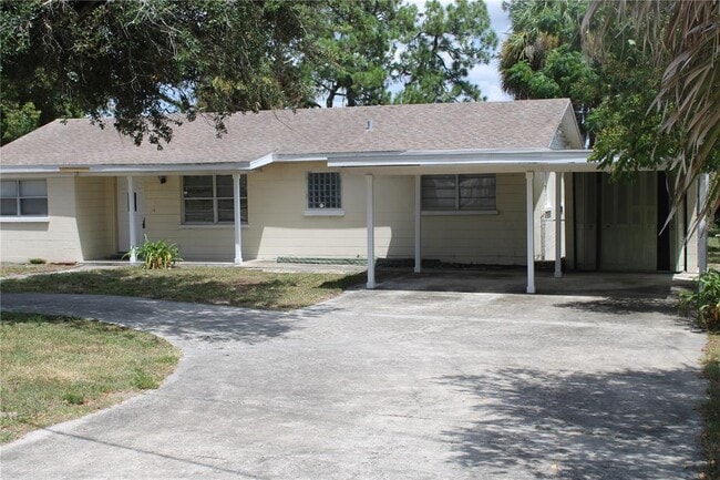 2337 N Crystal Lake Dr