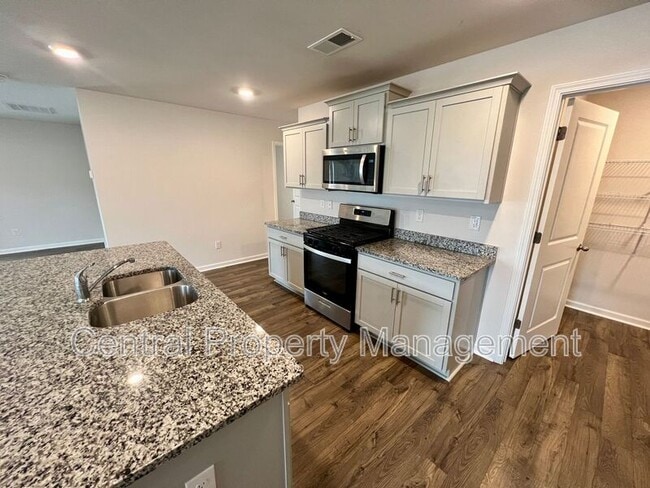 Photo - 534 Evaleigh St