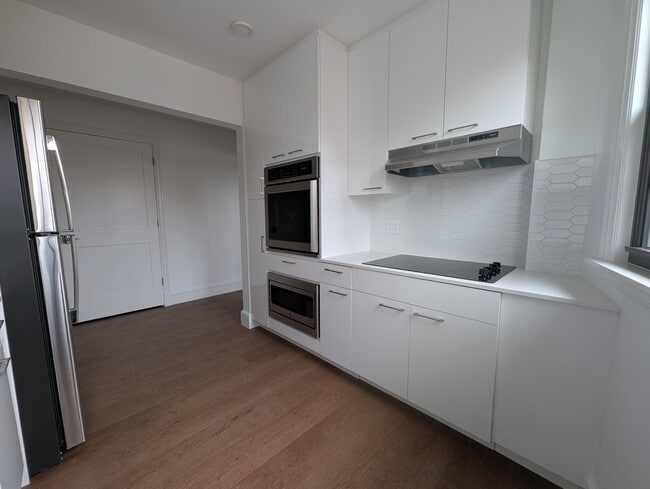 Building Photo - 19 Arrow St Rental