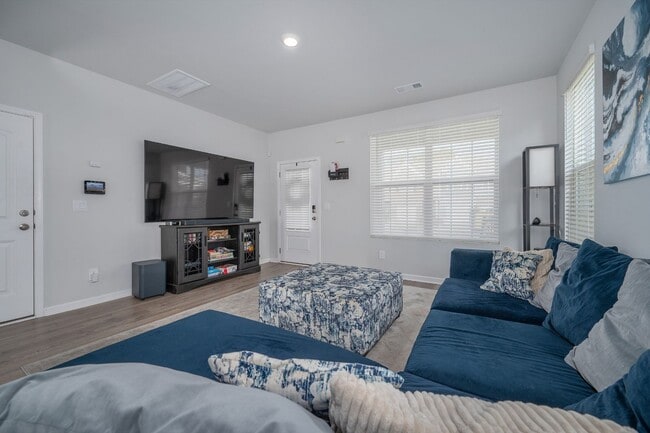 Photo - 447 Augustine Dr