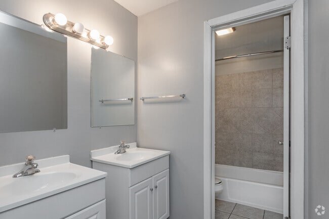 Arlington Glacier - Mount Prospect Greens Apartments