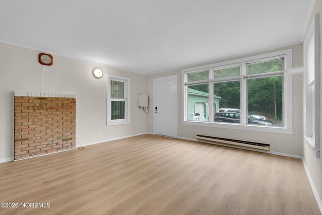 Photo - 302 Schoolhouse Rd