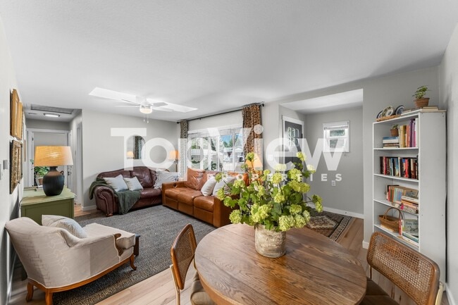 Photo - 221 Everett Dr