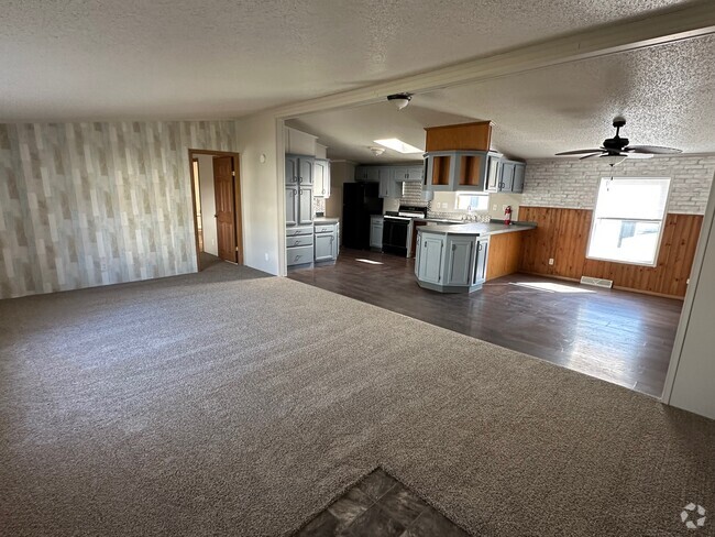 Building Photo - 261 E Birdsall Dr Rental
