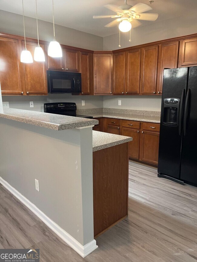 Photo - 331 Oakview Way