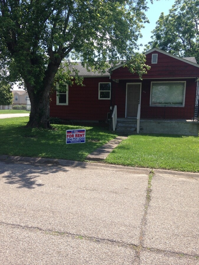 2 Bedroom 1 Bath St. Albans Home with Fenc... - 2 Bedroom 1 Bath St. Albans Home with Fenc...