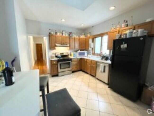 Building Photo - 19 Bucknam St Unit 3 Rental