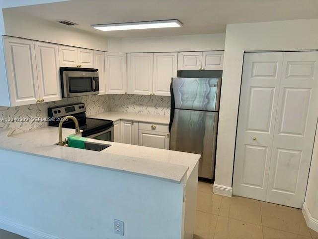 Photo - 2445 SW 18th Terrace Unidad 105
