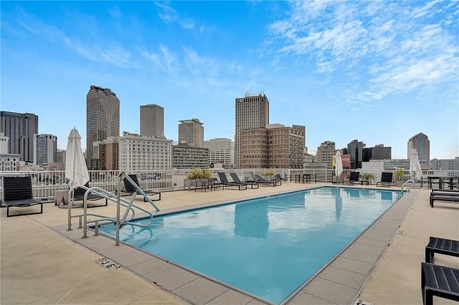 Rooftop Pool with Jacuzzi - 1201 Canal St Unit 211