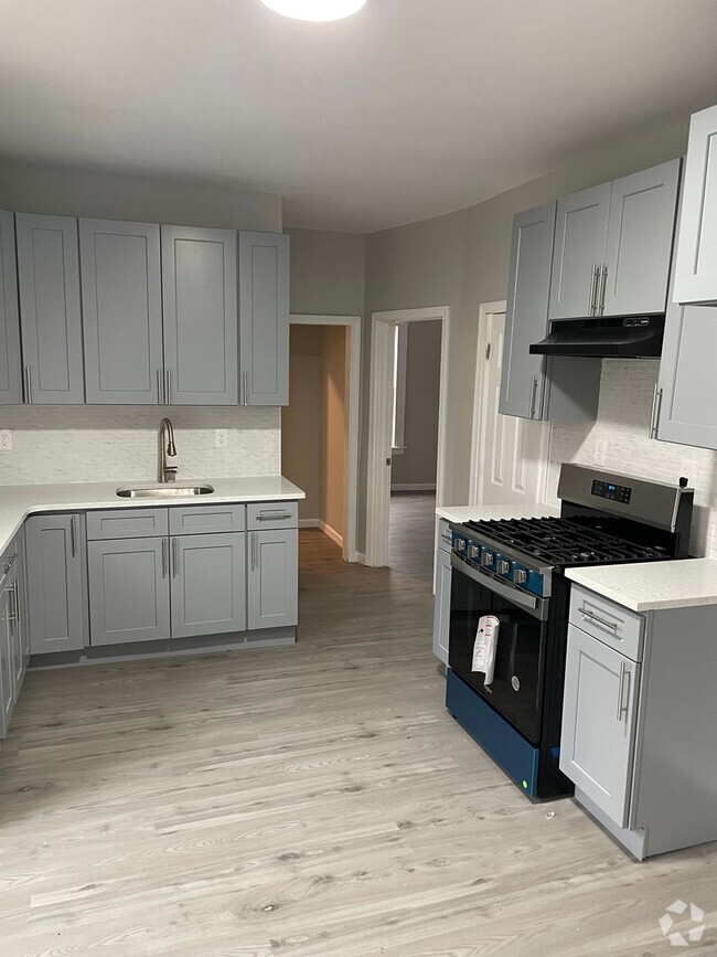 Building Photo - Fully renovated 6 bedroom single family house