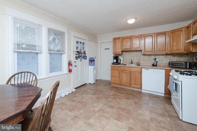 Photo - 10 E Linden Ave Unit A